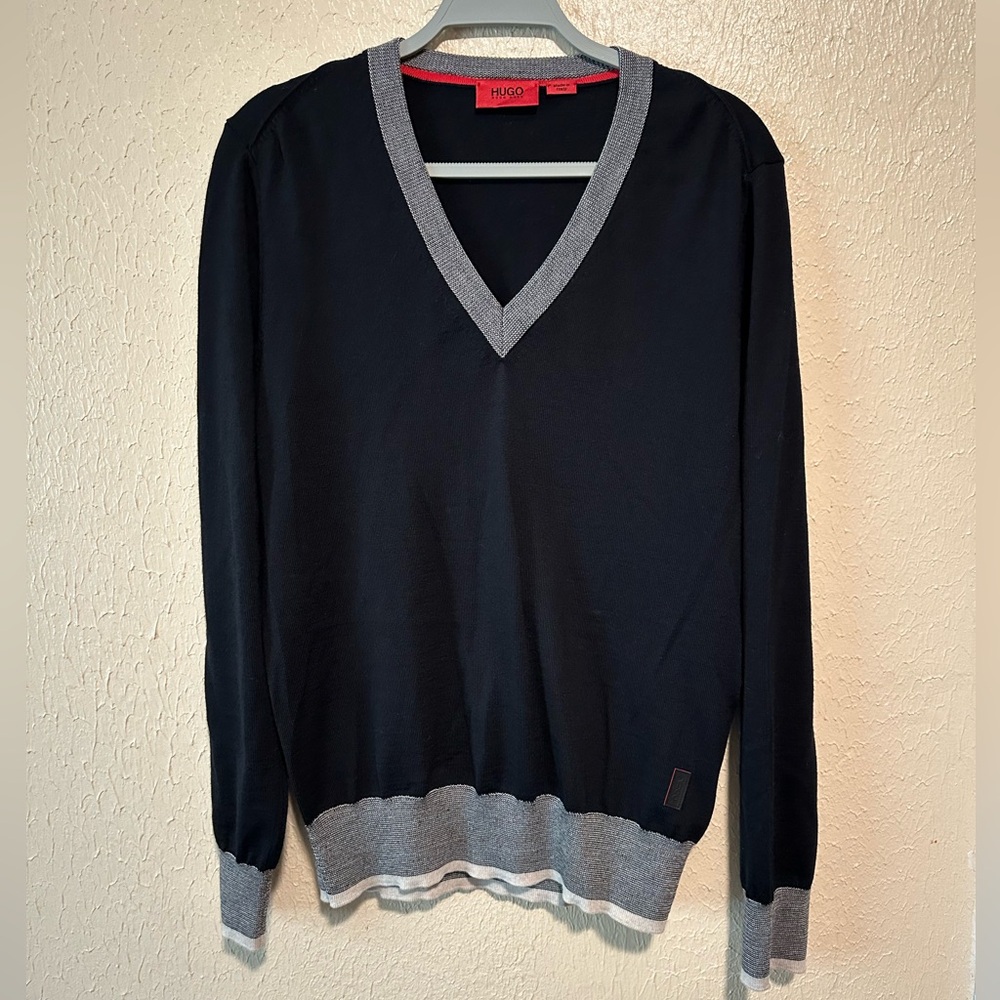 Hugo Boss‎ Sweater Virgin Wool Size Medium V-Neck